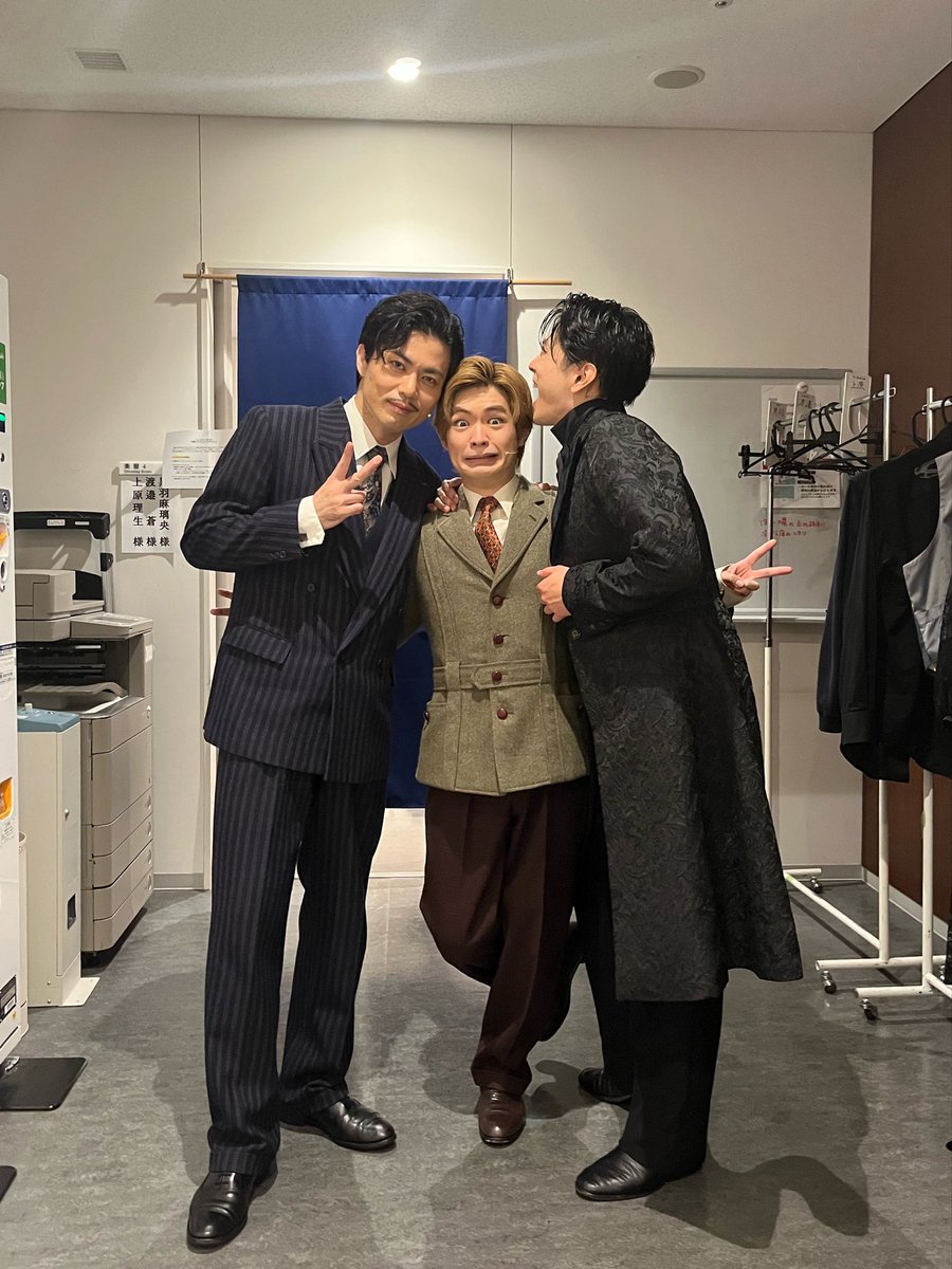 aowatanabe1014's tweet photo. 🧶🌹
#AGATHA
#ミュージカルAGATHA

東京での全公演が幕を下ろしました。
お越しくださった皆様、応援してくださった皆様、
ありがとうございました！

もうすぐ地方公演✈️
愛知、大阪、福岡とまだまだ続きます。

頭をかじられている気がしますが、気のせいだと思います！

@MusicalAGATHAJP https://t.co/CphqVftclN