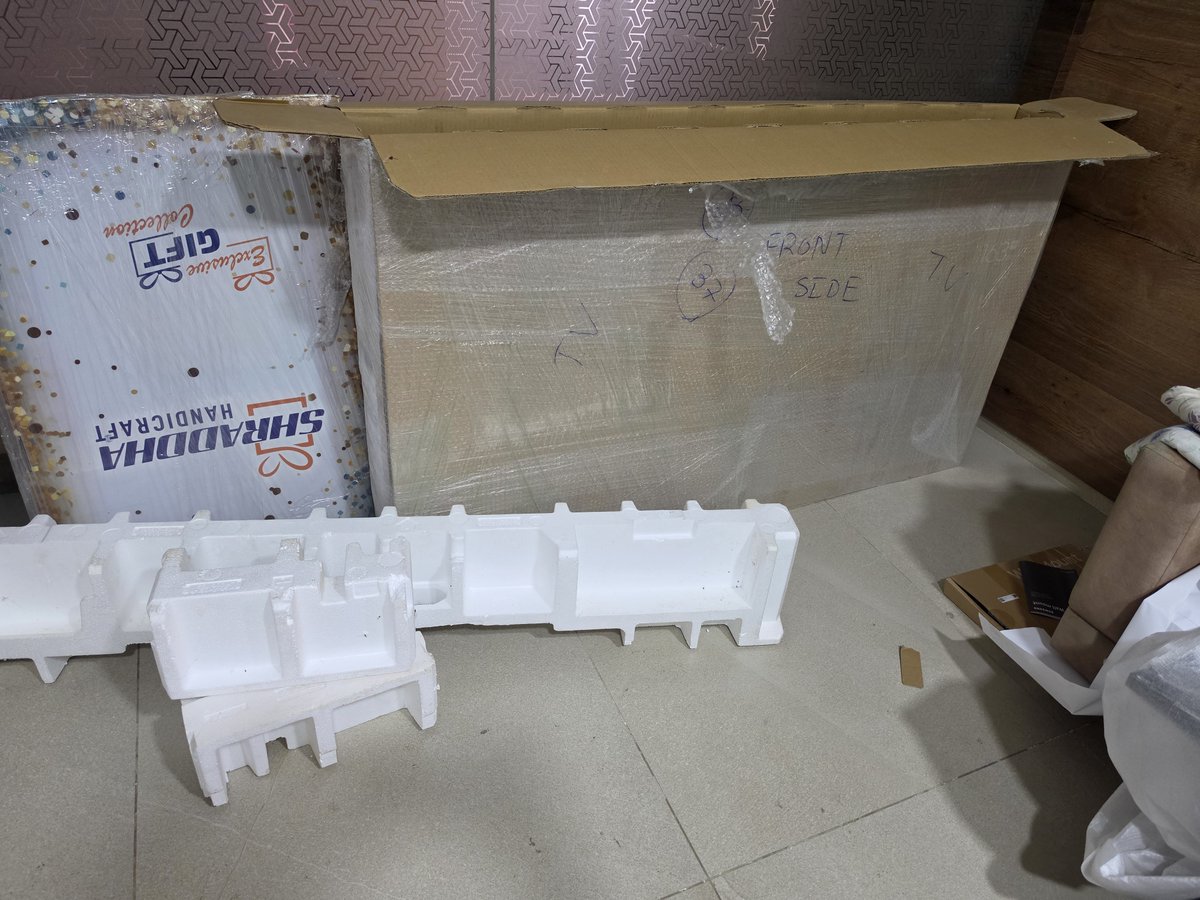 ketanrt1's tweet photo. I have requested for re installation of Samsung Frame TV 65 inch at Ahmedabad South Bopal, a representative visited opened up the entire TV and left the home with a remark that he is unable to do as he don't know.@SamsungIndia https://t.co/D2caf1rrIg