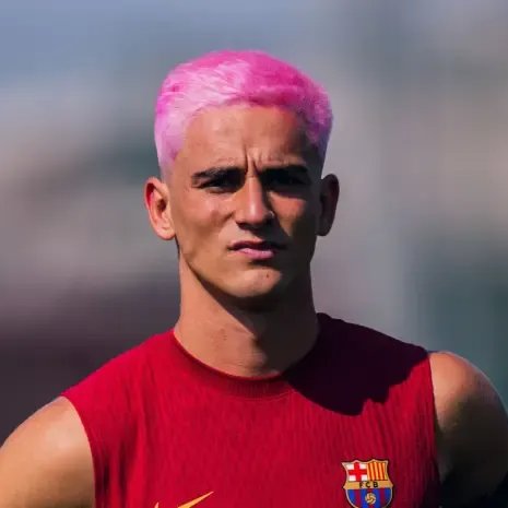 CuentaMister's tweet photo. Gavi se quita una semana de vacaciones y se pone a entrenar con el Barça (solo en Barcelona a la espera de que regrese el equipo).

💪💪💪💪💪VAMOS BARÇA!! https://t.co/RA2Oam3Fvn
