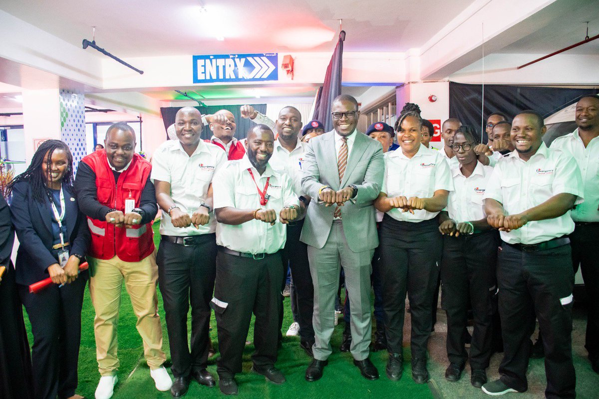 EMS_Kenya's tweet photo. It was our privilege to host H.E. @SakajaJohnson as he engaged with the E-Plus Ambulance Services team during yesterday's launch of the SHA National Ambulance Dispatch Centre.
Lets improve our emergency response care.
👊👊
#EPlusKenya #TimeIsLife #SHA #ems https://t.co/eRDpnr57yA