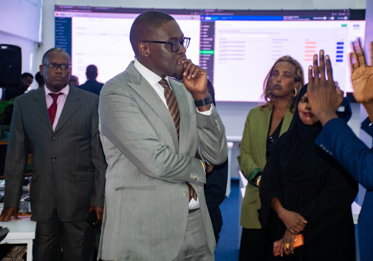 EMS_Kenya's tweet photo. It was our privilege to host H.E. @SakajaJohnson as he engaged with the E-Plus Ambulance Services team during yesterday's launch of the SHA National Ambulance Dispatch Centre.
Lets improve our emergency response care.
👊👊
#EPlusKenya #TimeIsLife #SHA #ems https://t.co/eRDpnr57yA