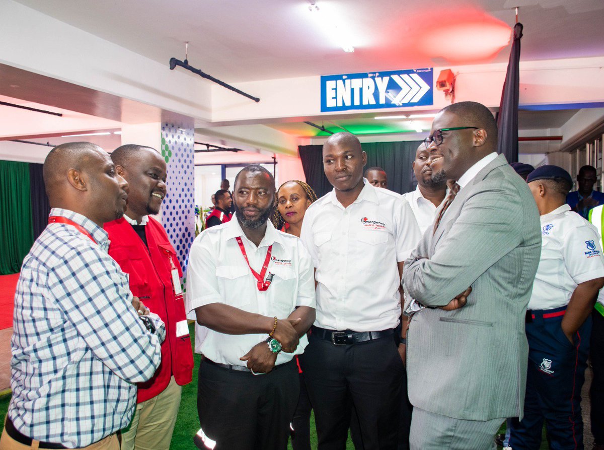 EMS_Kenya's tweet photo. It was our privilege to host H.E. @SakajaJohnson as he engaged with the E-Plus Ambulance Services team during yesterday's launch of the SHA National Ambulance Dispatch Centre.
Lets improve our emergency response care.
👊👊
#EPlusKenya #TimeIsLife #SHA #ems https://t.co/eRDpnr57yA