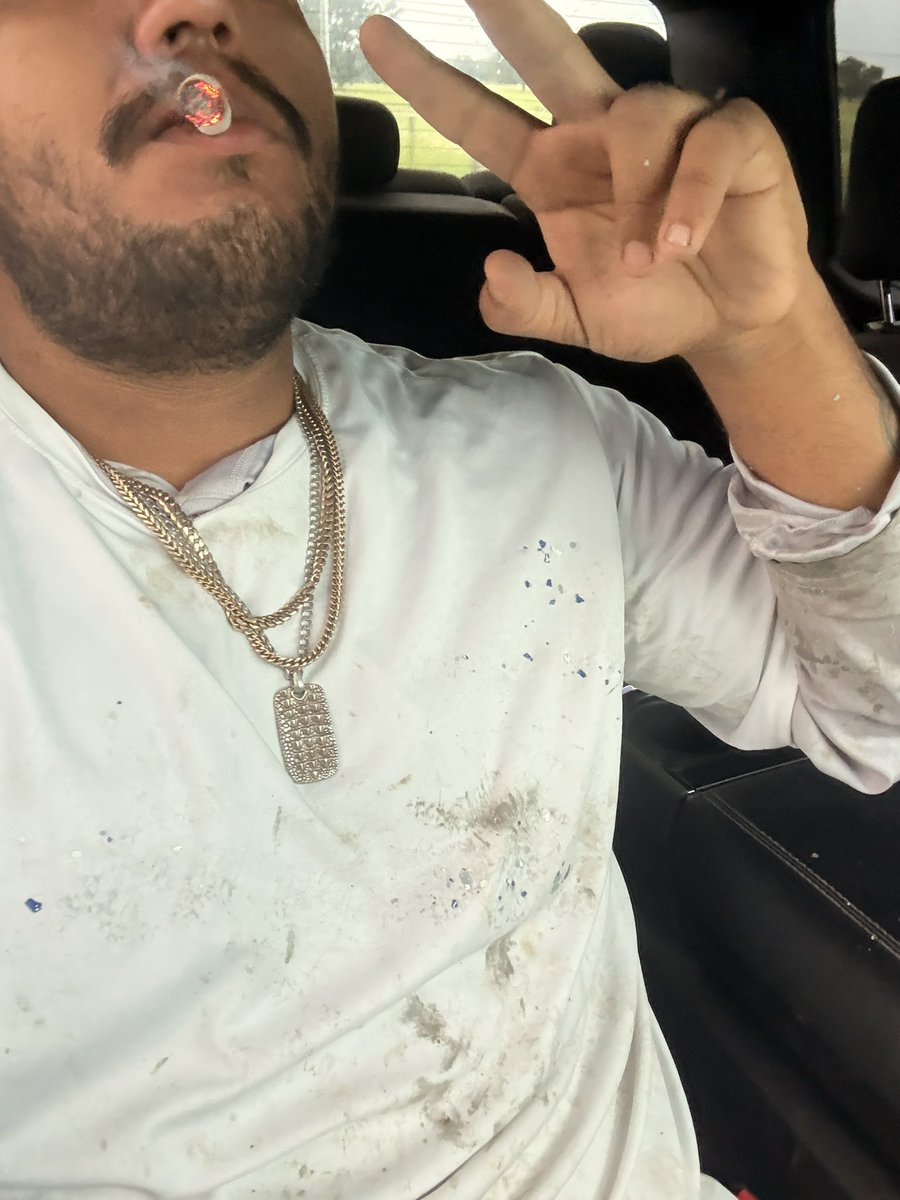 JesusBelik0's tweet photo. Smokin on my way to work while i watch the sunrise 👌🔥 I hope everyone Gets them a bag today https://t.co/nFBL8qqBXj
