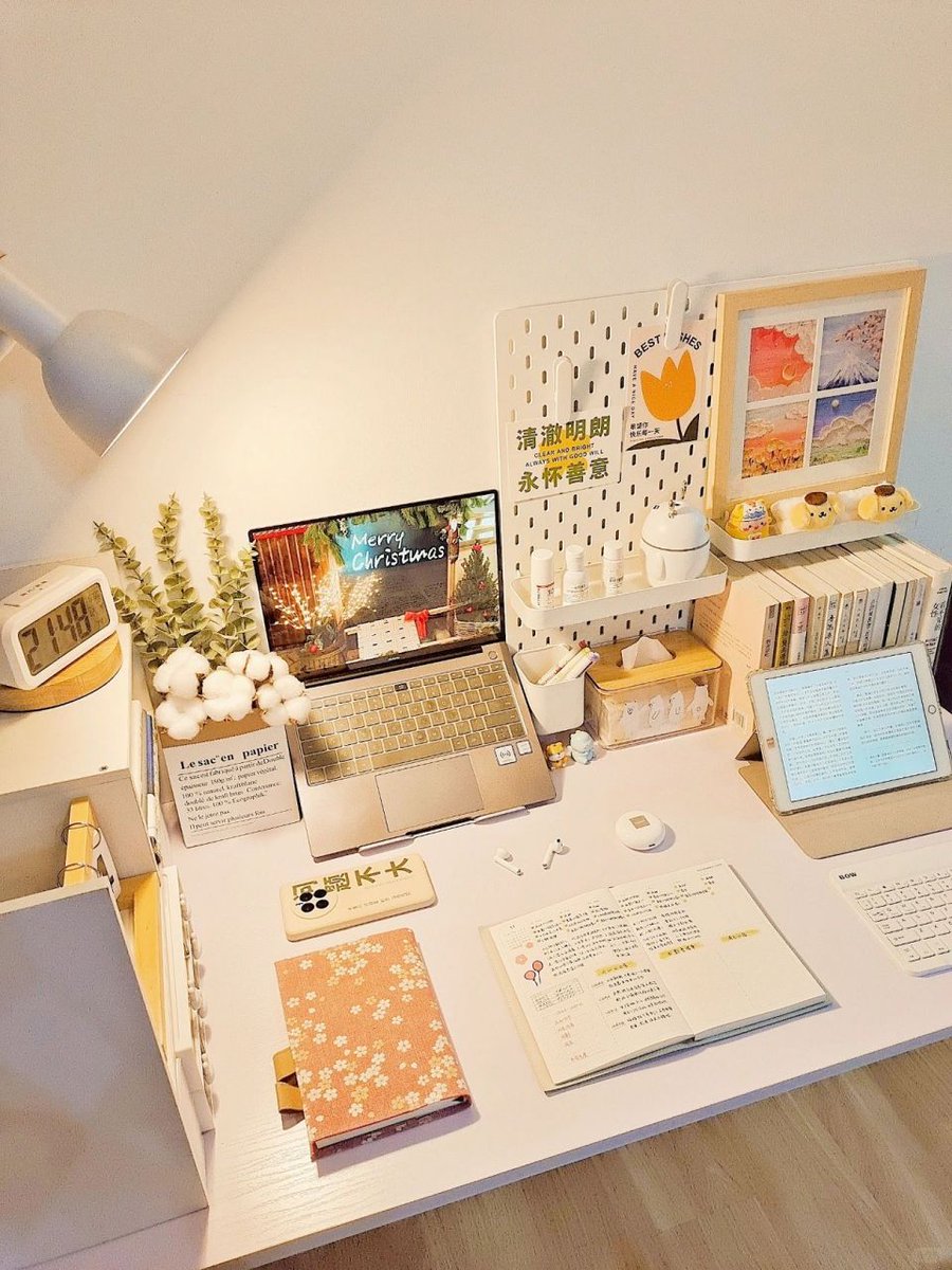 Jacquelinecf3x's tweet photo. Transforming my desk into a calm productivity hub with a warm lamp, neat notebook and green plant—small tweaks, big focus wins. https://t.co/BKNWyfxEM0