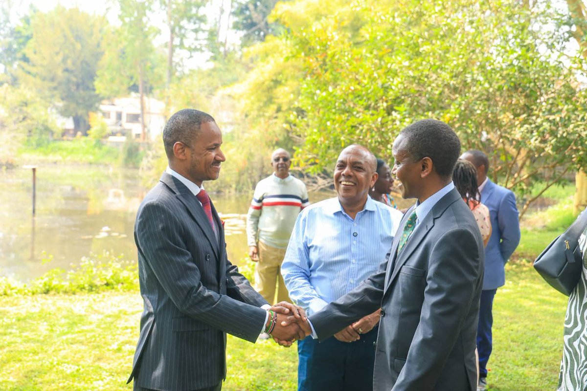sirglickson's tweet photo. This is what people-centered leadership looks like.
Standing with residents.
Protecting public land.
Defending the environment.
Putting wananchi first.

Incoming Nairobi Governor @HEBabuOwino
Babu Kwa Sababu

#RundaLandGrab https://t.co/COtQk7yfgc