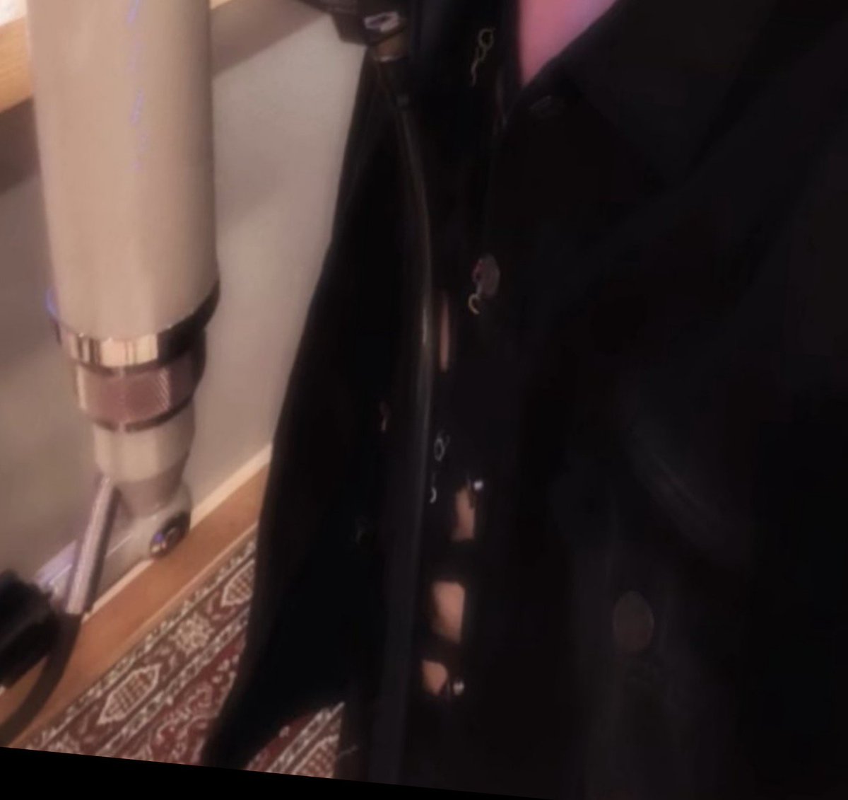 ppoohktlover's tweet photo. Pooh really looking so good while recording with this outfit. it's actually unfair🫠

#ppoohkt @ppoohkt https://t.co/yKbcnfSagG
