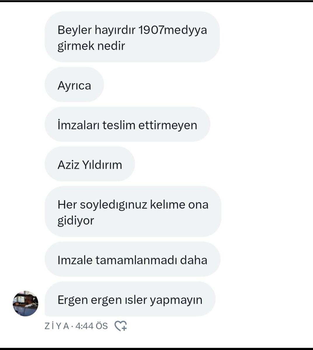 Nuribey45's tweet photo. Yine aynı şekilde yıllardır Fenerbahçe düşmanlığı yapan 1907 medya hesabı bu kişi tarafından yönetilmekte. Geçmişte FB başkanına terörist kıyafeti giydirmişti. Halen İsmail Kartal’a saldırı yapıyor. https://t.co/JmY9xjQYTT