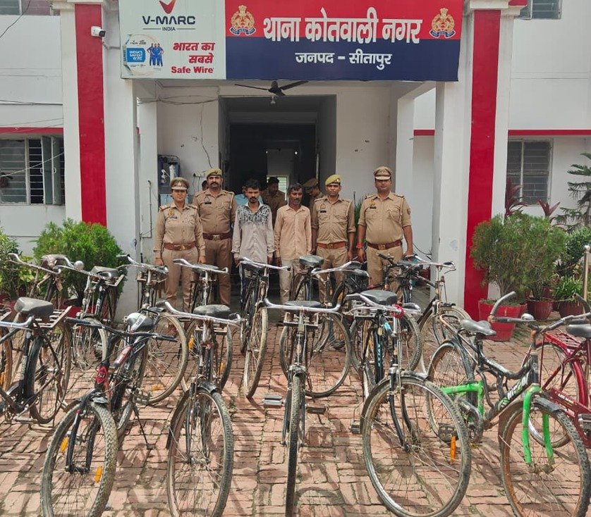 KuldeepshuklaSP's tweet photo. 🚨 सीतापुर पुलिस का बड़ा एक्शन

➡️ विशेष अभियान में 7 वांछित और वारंटी अभियुक्त गिरफ्तार

➡️ कोतवाली नगर पुलिस ने 17 चोरी की साइकिलें बरामद

➡️ चोरी, आबकारी और अन्य मामलों में वांछित अभियुक्तगिरफ्त मे

➡️ रामपुर मथुरा पुलिस ने पॉक्सो एक्ट के मामले में आरोपी को भी गिरफ्तार किया https://t.co/uMPvKMP8Ti