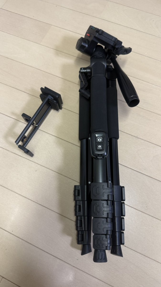 Mi_tasu0702's tweet photo. 昨日配信終わって家帰ったら新しい三脚
届いてたー！
次の配信はアングル完璧な予定！🤣
ちなみに配信に映ってたスペック表(カンペ)は手作りです🤭(と言ってもプリントしてラミネートしただけ笑)

#パチンコ女子
#フォロバ100
#いいねリポストお願いします https://t.co/8nZc7CXieD