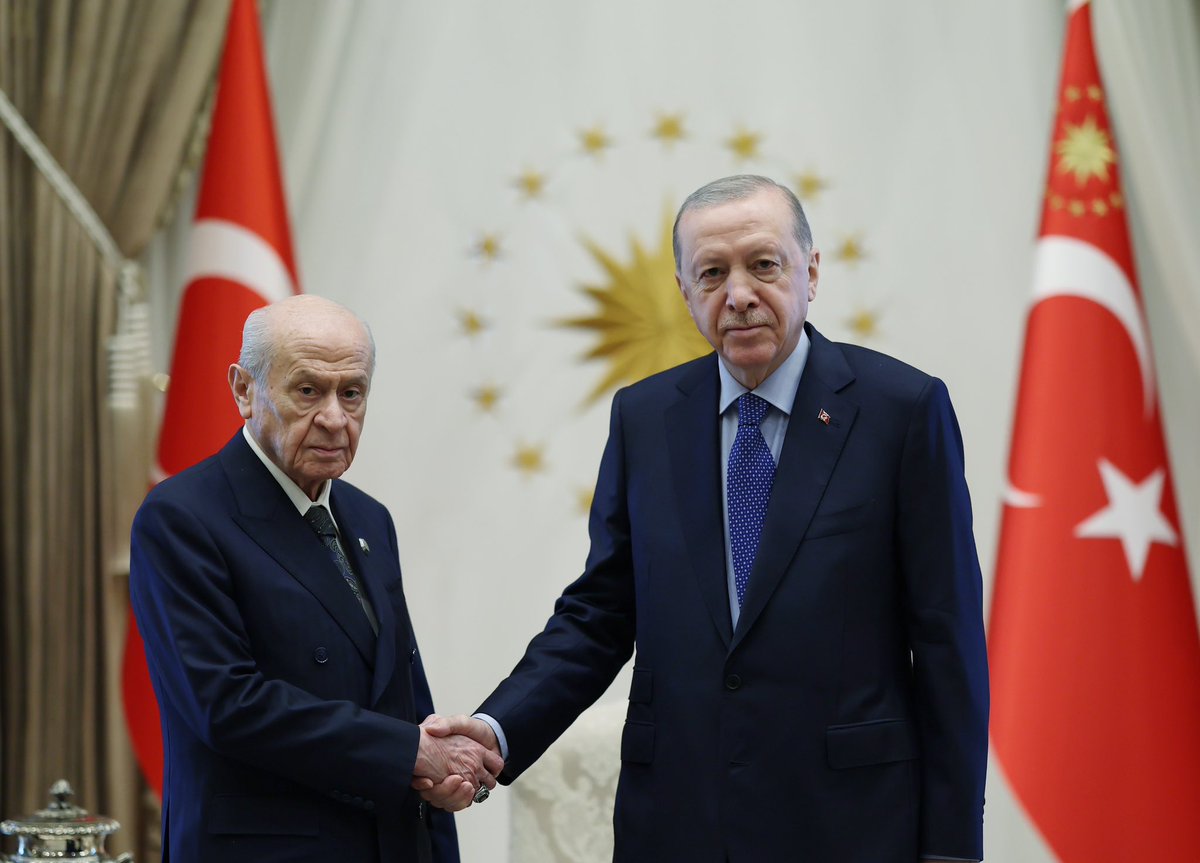 tcbestepe's tweet photo. Cumhurbaşkanımız Sayın @RTErdogan, Milliyetçi Hareket Partisi (MHP) Genel Başkanı Devlet Bahçeli’yi Cumhurbaşkanlığı Külliyesinde kabul etti. https://t.co/kHsWfF8SKu