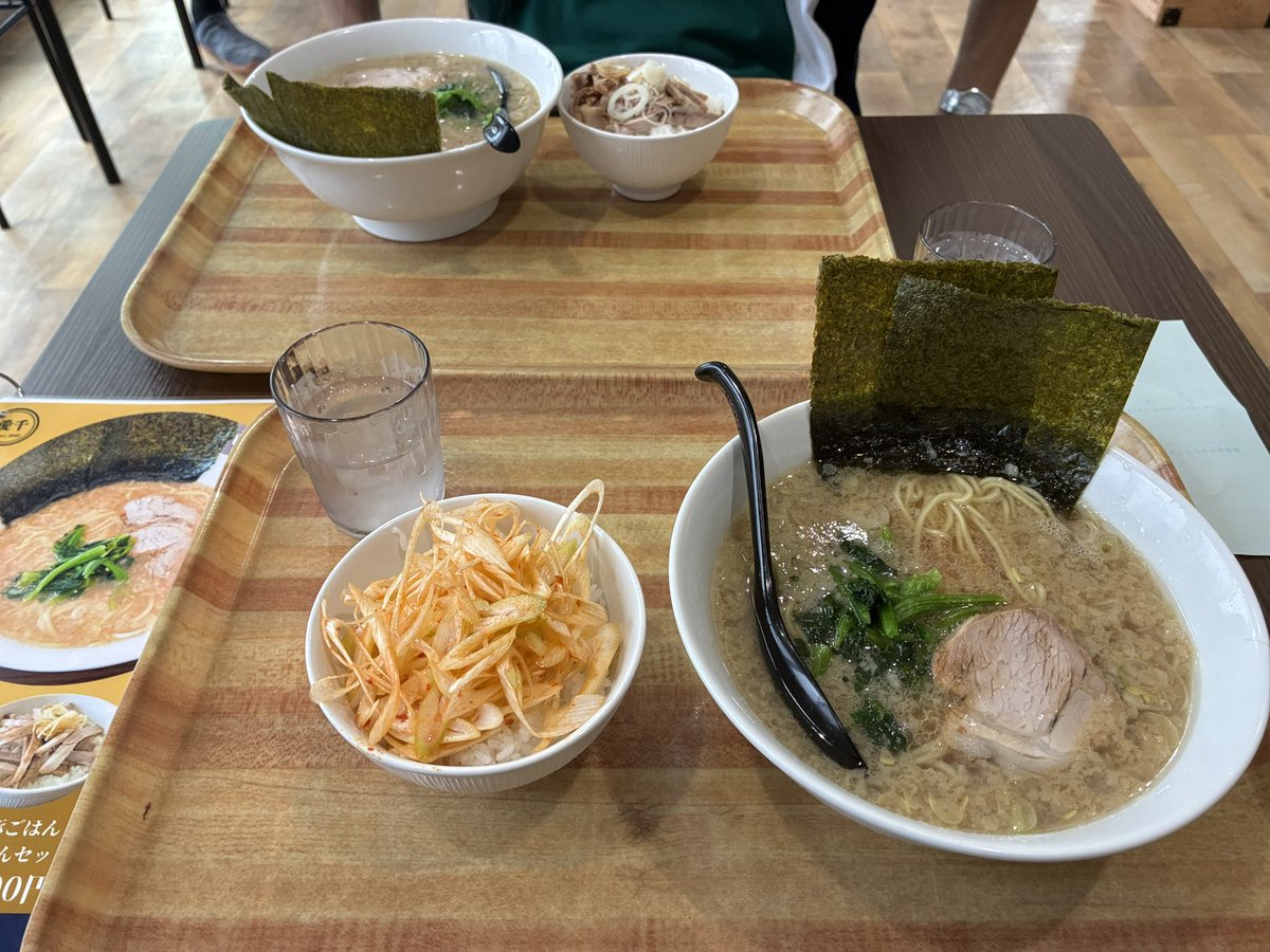 omentyan's tweet photo. ろんどとラーメンわず https://t.co/lD02uVl7oJ
