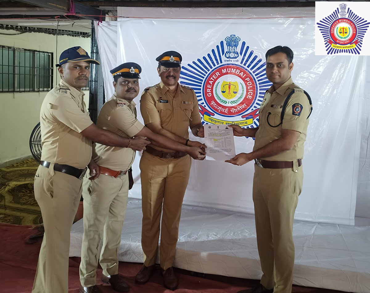 DcpWestZone2's tweet photo. "During the scheduled visit to the D.N.Nagar  Police Station today, August 06, 2026, police officers and personnel who performed remarkable work were felicitated with special awards and certificates of appreciation."@MumbaiPolice @AddlCPWestMum https://t.co/mhsJMS01Pb