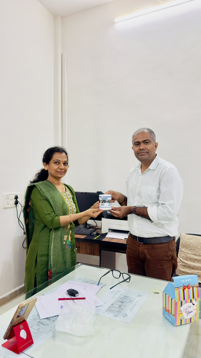EBanaskantha's tweet photo. આઇ ટી આઇ વડગામ ખાતે જિલ્લા રોજગાર અધિકારી એમ જે પ્રજાપતિ અને પ્રિન્સિપાલ શ્રીમતી મનીષાબેન ડાભી દ્વારા વૃક્ષારોપણ કરવામાં આવ્યું @CMOGuj @kunvarjibavalia @Kanti_amrutiya https://t.co/EFWbLYHbjJ