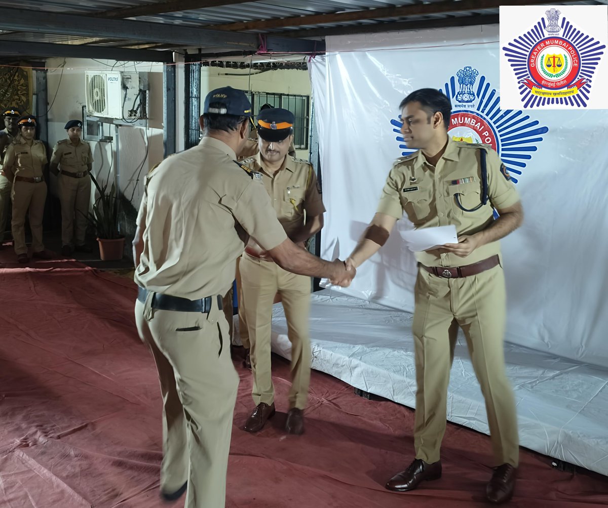 DcpWestZone2's tweet photo. "During the scheduled visit to the D.N.Nagar  Police Station today, August 06, 2026, police officers and personnel who performed remarkable work were felicitated with special awards and certificates of appreciation."@MumbaiPolice @AddlCPWestMum https://t.co/mhsJMS01Pb