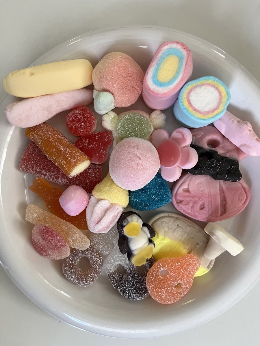 2laine_'s tweet photo. A thread of low calorie candy !!— 🏷️🍭 #mealspo #edrtwt #wl
♡ + ↺ appreciated!! https://t.co/gPklvMHhZL