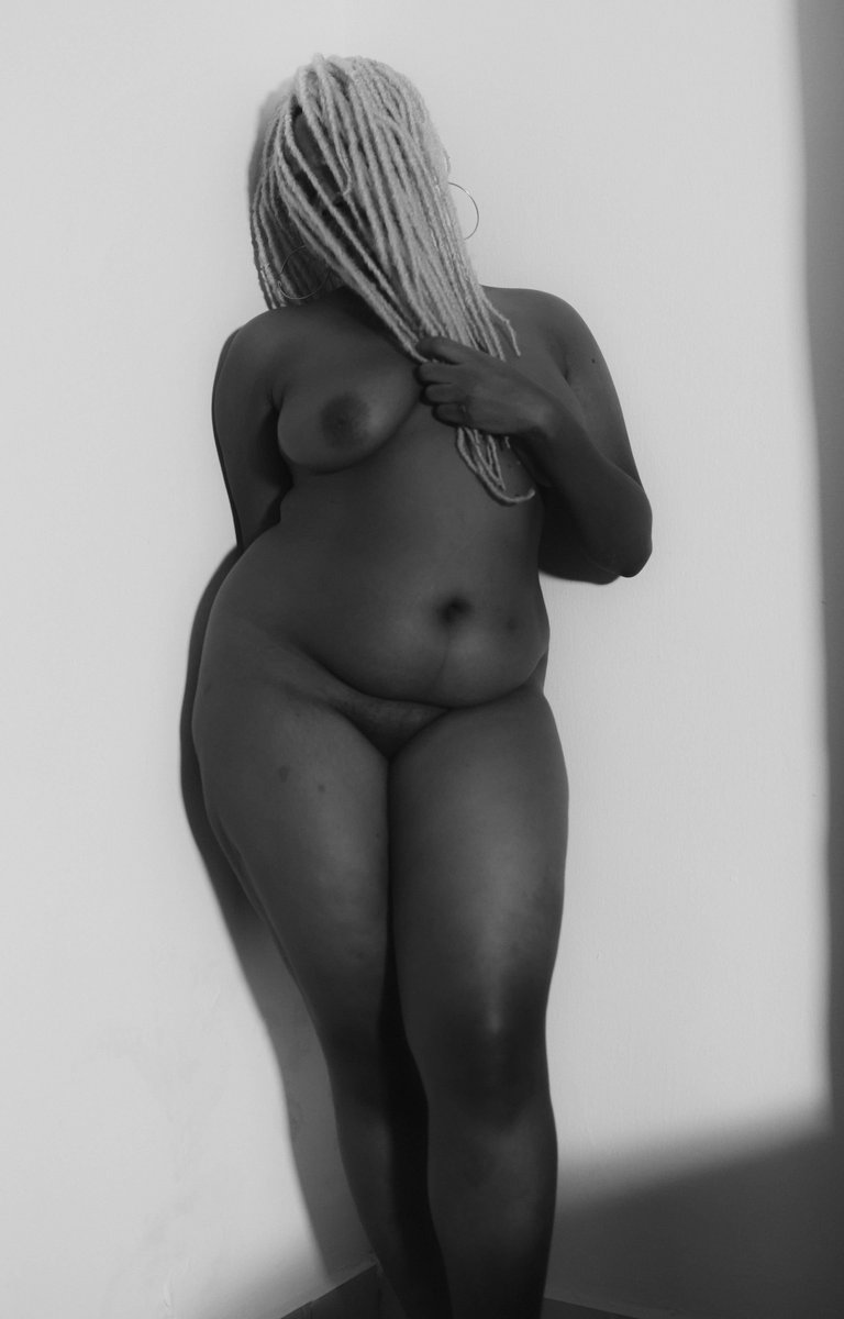creamycookiedoe's tweet photo. I look so good in black and white💋🤭 https://t.co/Qk39I5BpbW