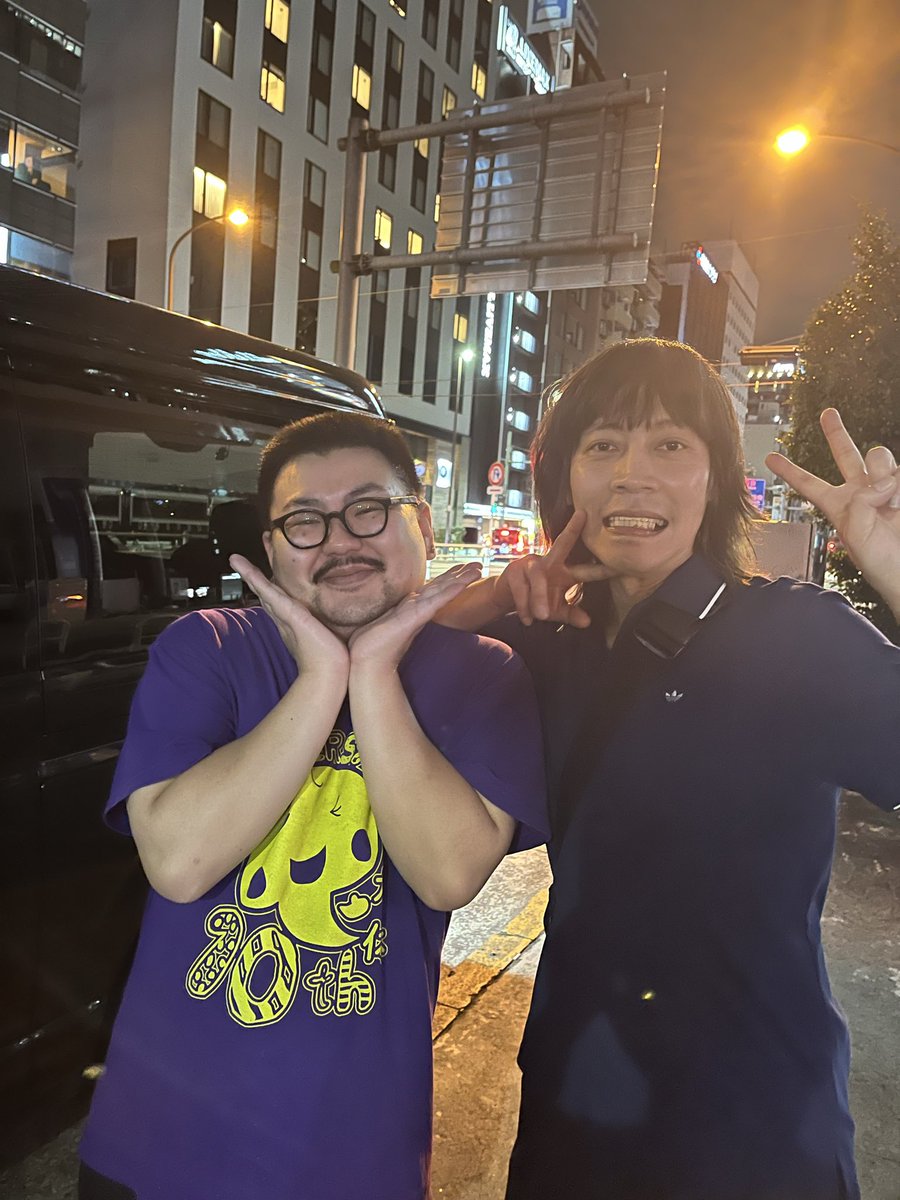 watana_benjamin's tweet photo. 花道を運ぶの手伝ってくれたのは鶯谷#Ｂ5IDOLCAFEのハッピーさん！ありがとうございました！助かる〜！ https://t.co/tXFKUkDOe3