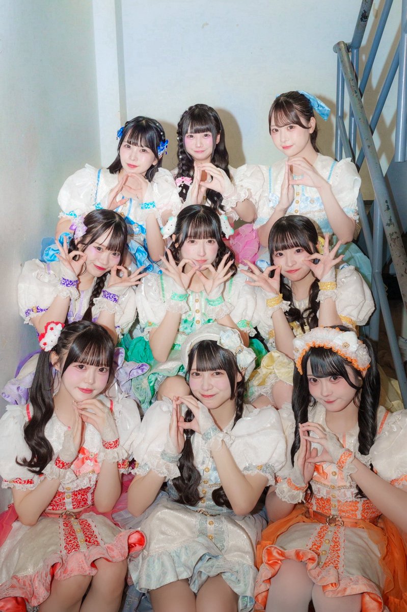 playyte's tweet photo. PPP 3組目は『パラディーク』の皆さんです！

パラディークの持つ明るさと元気いっぱいのライブが、プレイトをさらに盛り上げてくれています🔥🔥

推し曲は「ジェジェジェットファイター」！
フレッシュなパフォーマンスは必見です✨

 #PPP
 #プレイト
 #プレイト大好き https://t.co/oBnDJudE54