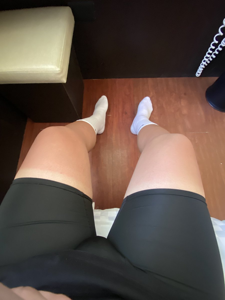 Yujk9dq's tweet photo. 啊哈…要变巧克力泡芙ㄌ #黑皮男高 #男高白袜 #男高高弹 https://t.co/SUdkrN9p7X