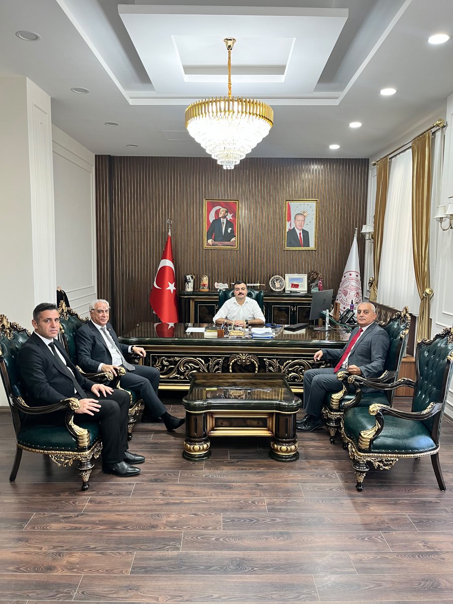Diclekaymkmligi's tweet photo. Milli Eğitim Müfettişleri Baş Müfettiş Nedim ÇELİK, Müfettiş Gültekin TAŞTAN ve İlçe Milli Eğitim Müdürü Cihan SELÇUK; Kaymakamımız Sn. Mustafa ATIŞ’ı makamında ziyaret etti. https://t.co/BeXAvfZPBZ