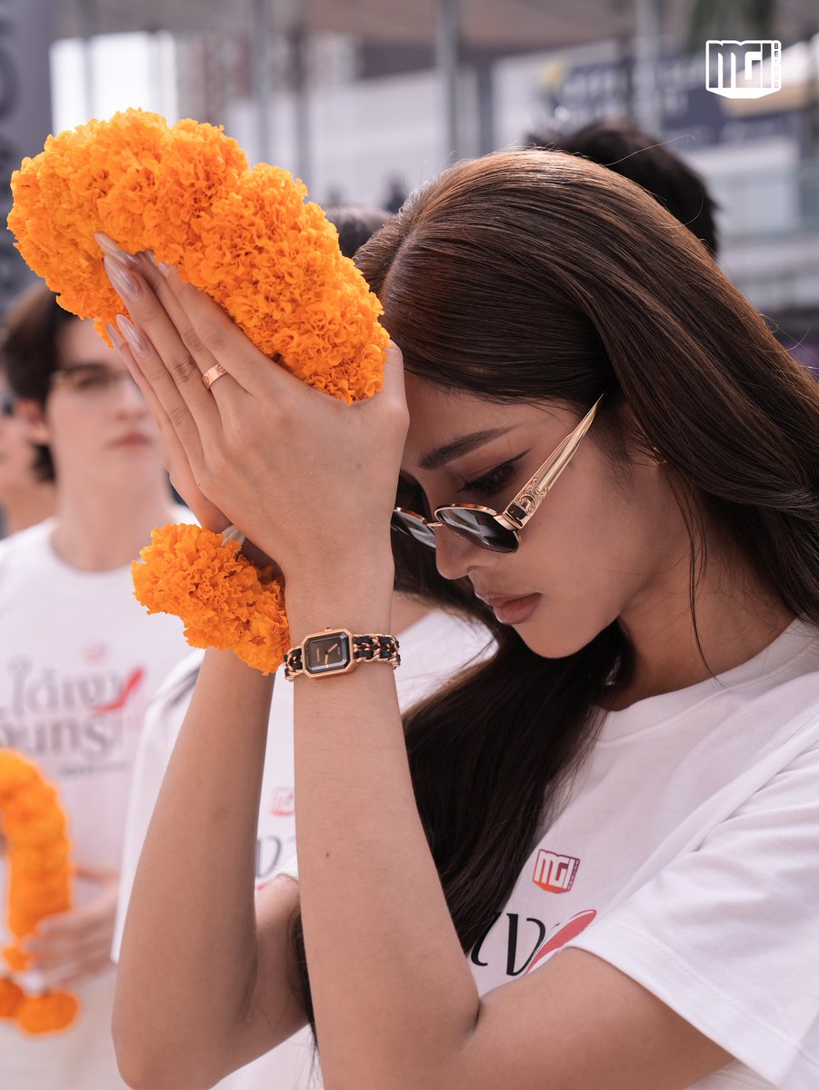 UnderHerRulesTH's tweet photo. 1 ภาพล้านความหมาย จับมือกันประสบความสำเร็จนะมีนเบ้บ

#บวงสรวงใต้เงาจันทรา
#UnderHerRulesTheSeries
#iQIYIOriginal
#iQIYI
#MGIBeyond
#meenbabe #มีนเบ้บ https://t.co/kyFMFpdMxm