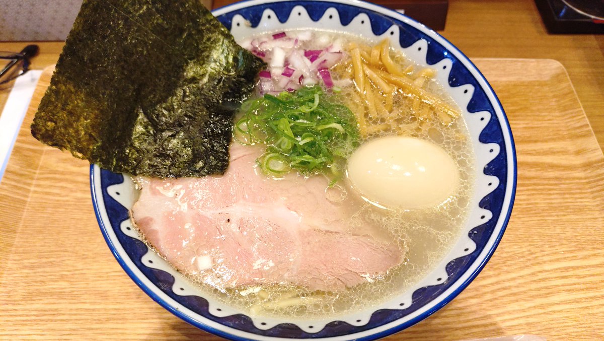 kuronon13's tweet photo. 五橋にオープンしたばかりの
『三陸中華そば なぎさ橋』
ゴリラ食堂の跡地🦍

特製貝出汁中華そば
貝出汁と牛白湯のスープ
珍しい組み合わせ

珍しいラーメンを出すお店はウェルカムだね。頑張ってほしい

オーナーの挨拶文で中央にある『かけ橋』と同じ系列だということに気づく

＃くろ東北ラー 434 https://t.co/TvyICgmPdH