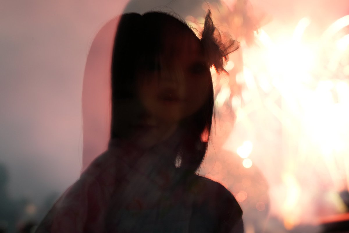 90doller's tweet photo. 先週末の苦闘の跡。バルブモードにする操作を調べるところから始まって、固定不十分で怪作が撮れたり(1～2枚目)、光量不足で真っ黒なのをむりやりシャドウで持ち上げると目線が外れていたり(3～4枚目)していたら1時間の打ち上げ時間はあっという間で、ポージングを変える余地は全くありませんでした。 https://t.co/ppfXEYnBpk
