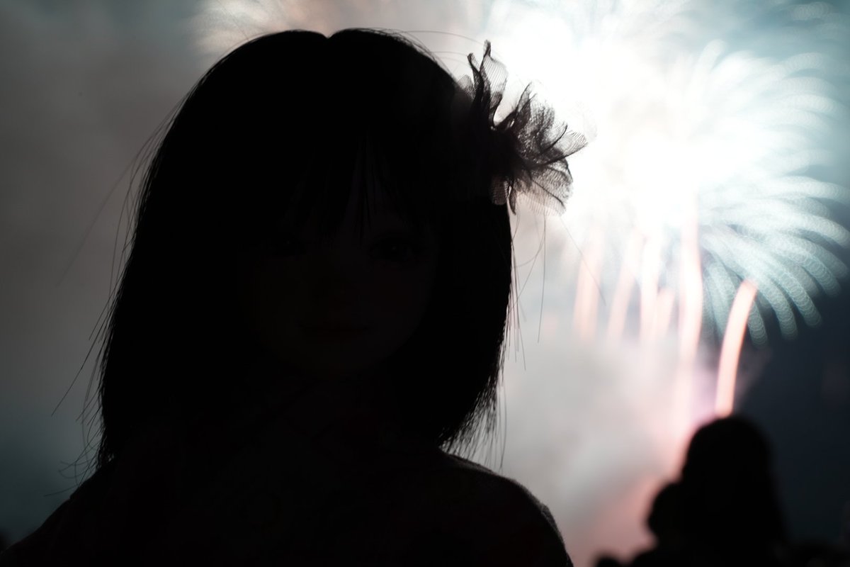 90doller's tweet photo. 先週末の苦闘の跡。バルブモードにする操作を調べるところから始まって、固定不十分で怪作が撮れたり(1～2枚目)、光量不足で真っ黒なのをむりやりシャドウで持ち上げると目線が外れていたり(3～4枚目)していたら1時間の打ち上げ時間はあっという間で、ポージングを変える余地は全くありませんでした。 https://t.co/ppfXEYnBpk