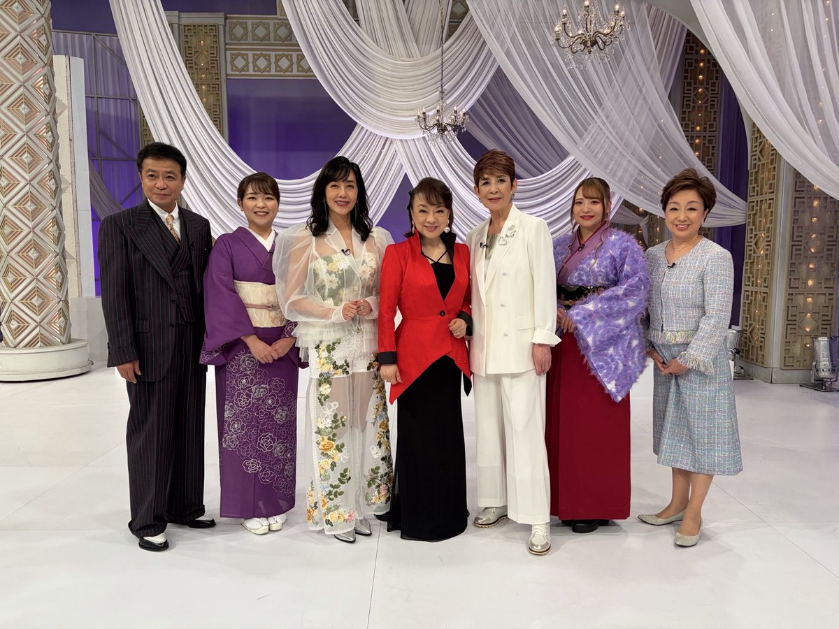 hanaha_hirayama's tweet photo. 花羽です🌸

本日はBSフジ『昭和歌謡パレード』
の収録でした✨

素敵な皆様とご一緒させていただきました！！

先輩の皆様の貴重なお話をお聞きしたり♪ 
あの歌謡曲にも初挑戦！

放送は8/27（木）18:00〜20:00

是非ご覧ください👀

MC
#三雲孝江 さん
#中山秀征 さん

#ジュディ・オング さん
#今陽子 さん
#早見優 さん
#堀内春菜 さん
#平山花羽