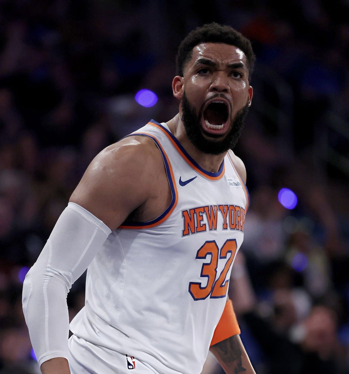 Fullcourtpass's tweet photo. The New York Knicks are NOT expected to offer Karl-Anthony Towns a max contract extension, per @JLEdwardsIII 

KAT is eligible for a four-year, $272 million extension

(https://t.co/J6xdtxGCO7) https://t.co/vcq3TFoDHp