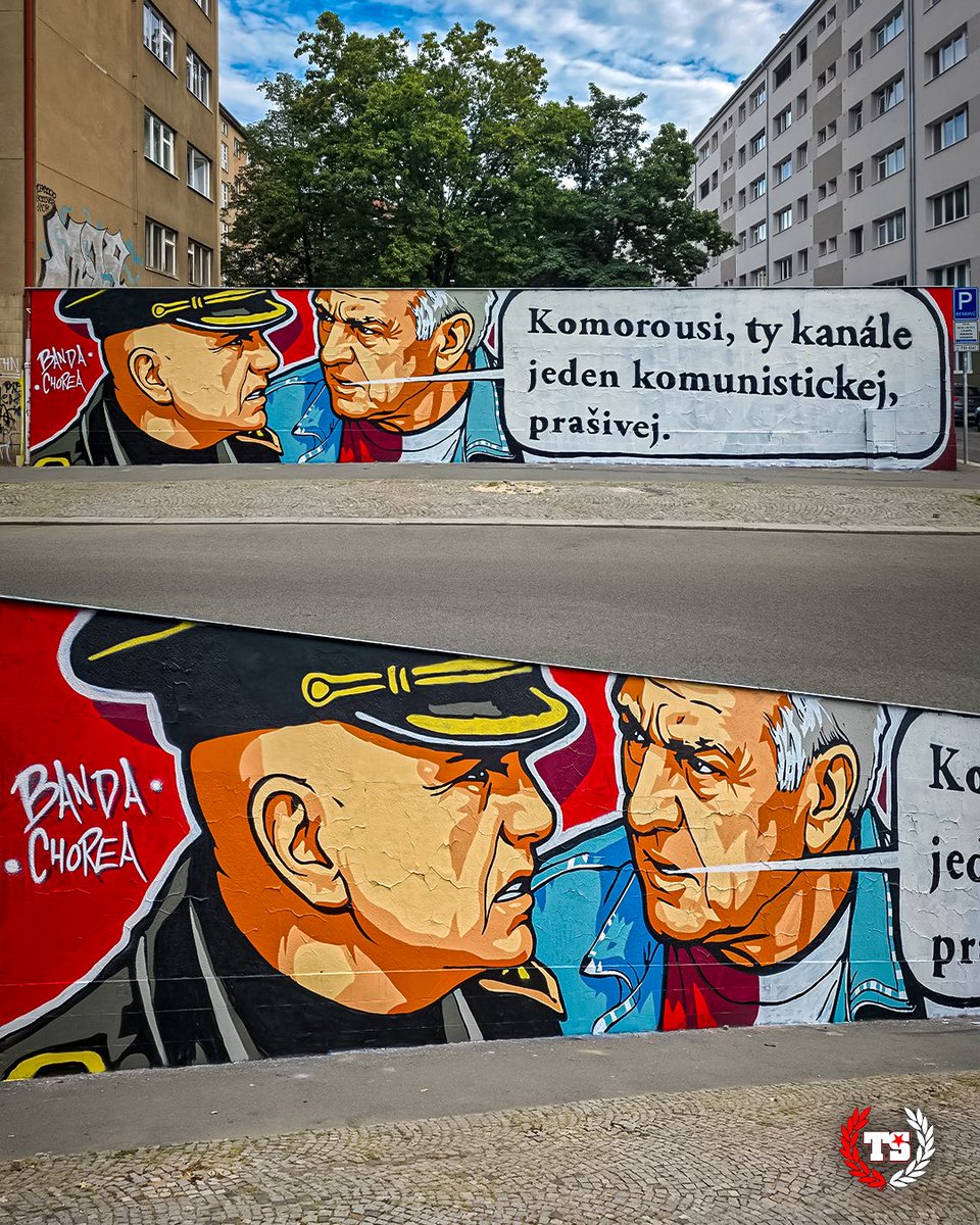 TRIBUNA_SEVER's tweet photo. Přímo naproti našemu stadionu vzniká mural vítající nového bezpečnostního poradce klubu Slavia, Jiřího Komorouse. 

Pravdivost malůvky potvrzuje ranní zásahové komando nových zaměstnanců klubu a policie, kteří detailně vyšetřují, kdo si dovolil kritizovat vedoucí úlohu strany. https://t.co/ayQKEAAkB2