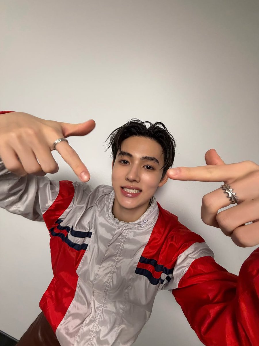 seonghyoevn's tweet photo. We, on Canadian soil and the energy in Toronto ain’t normal ❤️‍🔥 https://t.co/RIEEwtsKZA