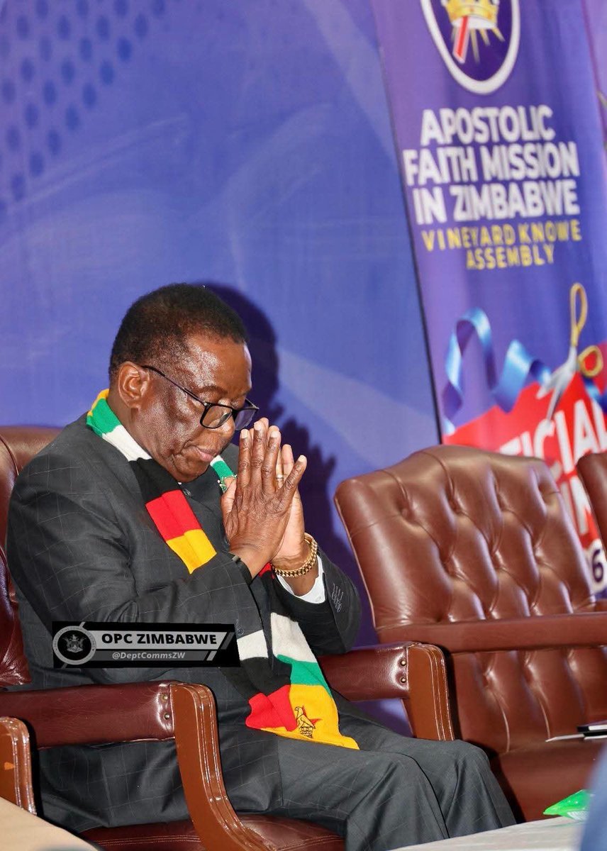 INFODESKK's tweet photo. President Mnangagwa prays during the official opening of the AFM in Zimbabwe Vineyard Assembly in Norton.
📸: Presidential Photographer John Manzongo
@edmnangagwa https://t.co/xQJgjWBv4U