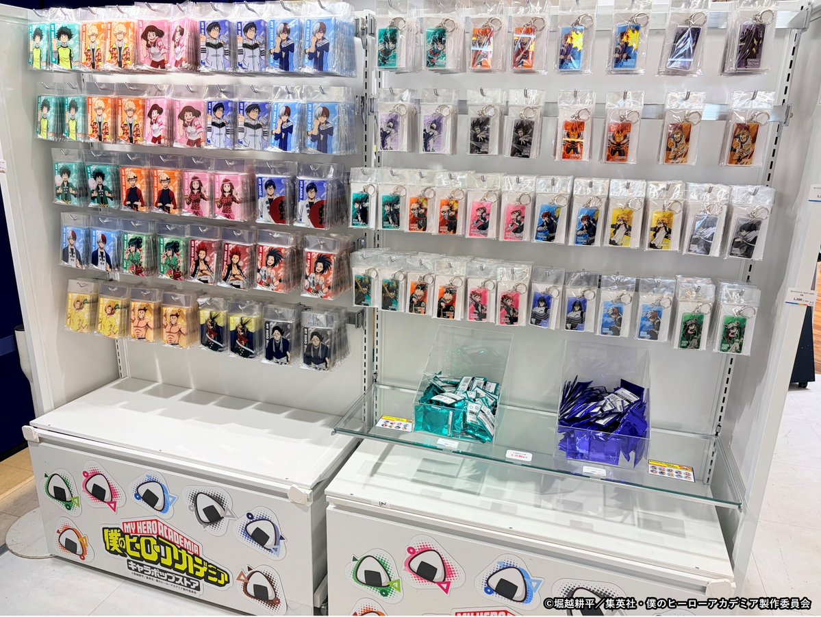 chara_pop's tweet photo. ／
#ヒロアカ が…来た！
🍙本日から開催🍙
＼
◤僕のヒーローアカデミア キャラポップストア◢
 
📅開催期間：8月7日㊎～9月27日㊐
📍開催場所：アトレ秋葉原1内3F
みなさまのご来店お待ちしております！
 
特設サイトはこちら！
https://t.co/WzSraQhORk
#heroaca_a https://t.co/ej3eqoiB84