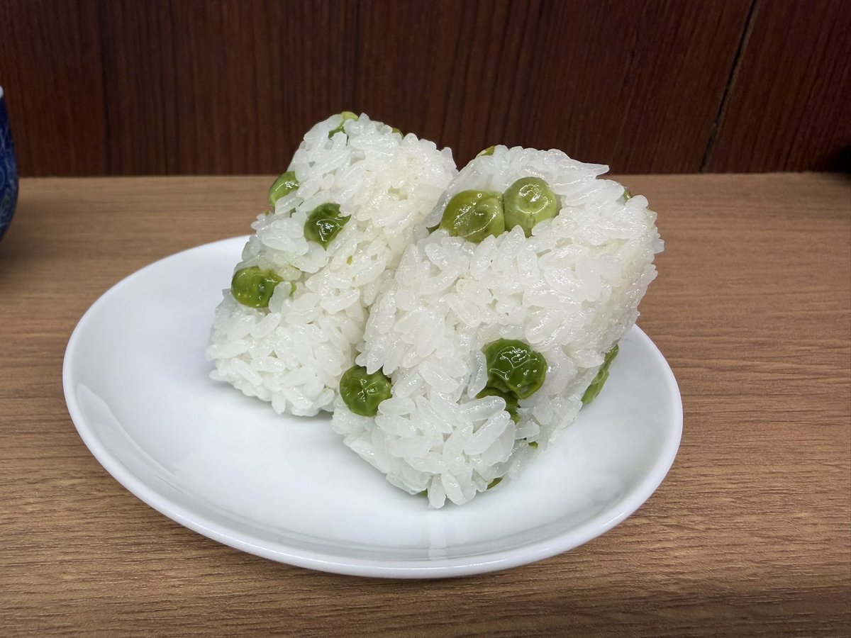 abiabi_T910's tweet photo. おにぎりとスープ🍙🍲 https://t.co/gkAs3dFFcv