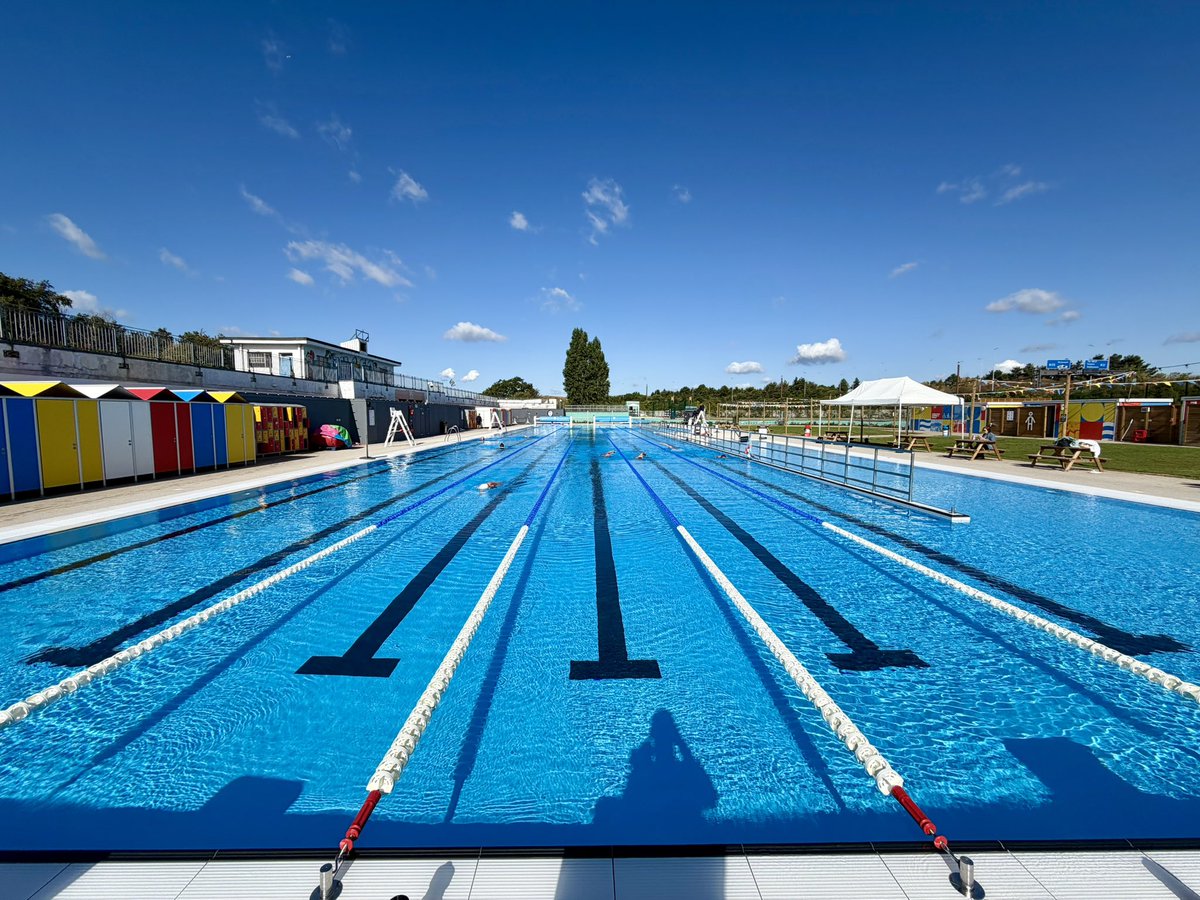 paulsummers's tweet photo. Pool 298 - Hilsea Lido, Portsmouth, UK 🏊‍♂️ Sunny morning 3,216m swim in the recently reopened lido, with its brilliant 67m lanes.
#havegoggleswilltravel #hilsealido #swimming #lido https://t.co/kX4WK5XEUR https://t.co/SiFVViEzmQ