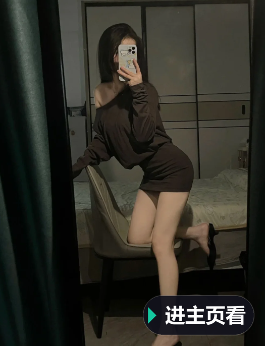 Gregory80869439's tweet photo. 楼下粥铺的皮蛋瘦肉粥熬得稠，#上海 早起值得，#反差 想带本地哥哥去尝。 https://t.co/C2SD3pz5Ug