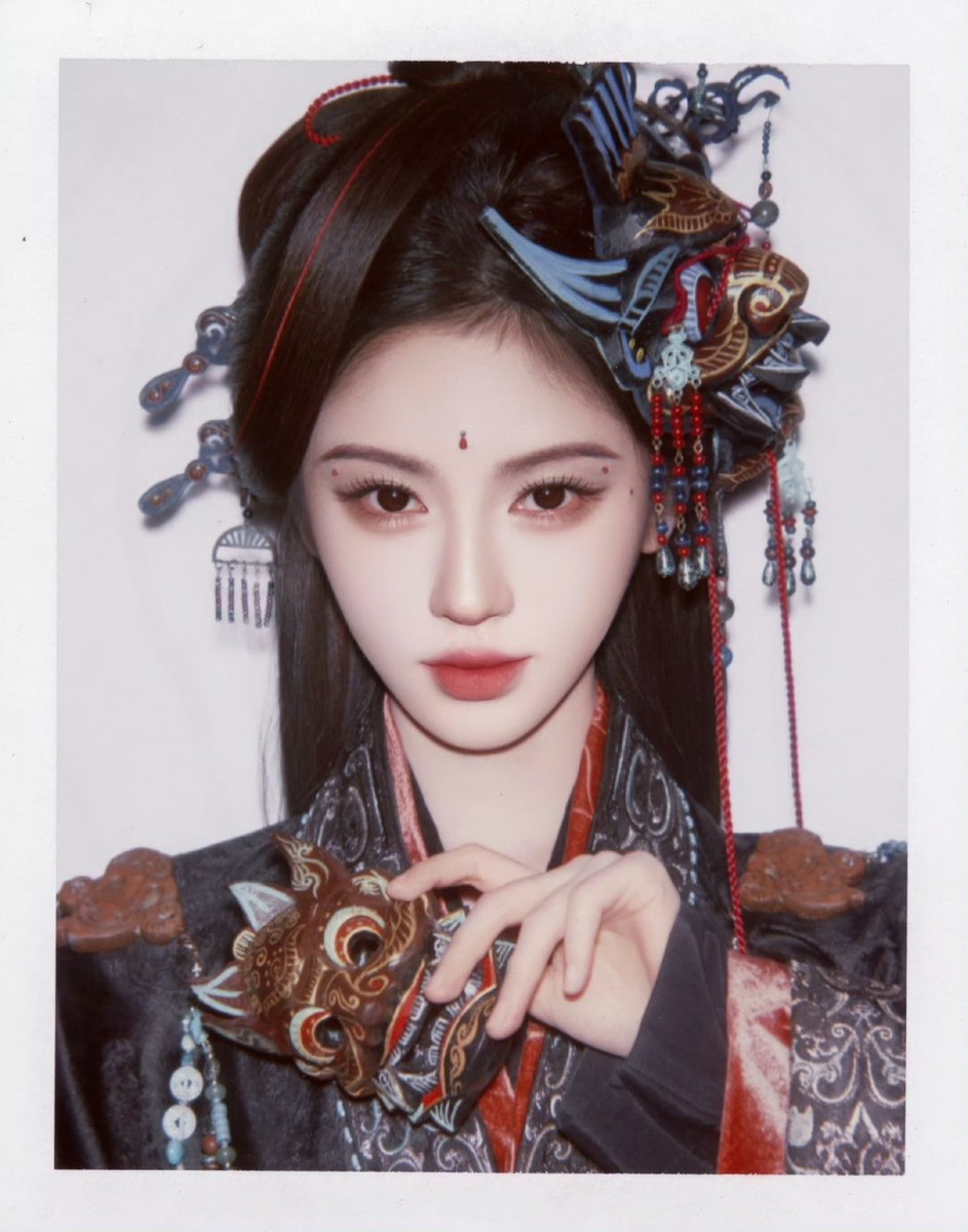 lovx4vr's tweet photo. 티어오프 말아올때마다 레전드 찍는 쥐징이
여자 얼굴 너무 권력있잖아⸝⸝⸝ https://t.co/EKqf1MefIY