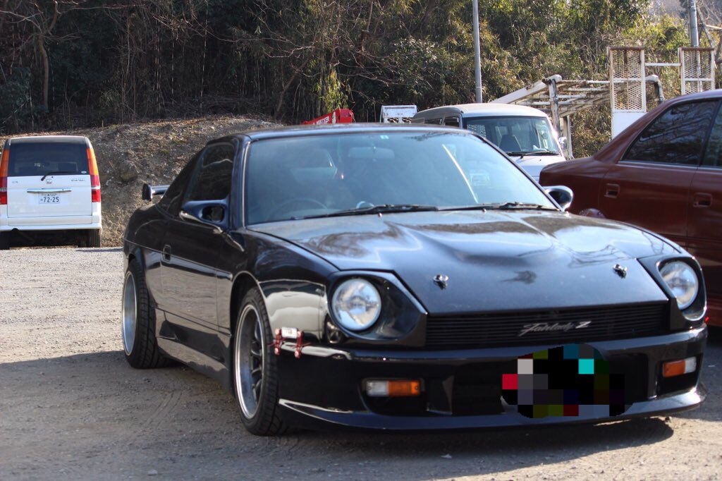 z80sx's tweet photo. 180sxのs30Z顔面キット売ります。
恐らくs13にも装着可能です！

ボンネット、フェンダー左右
フロントバンパー、ライトユニット左右
軽く足つけペーパーかけて保管してました。
取っておくつもりでしたが
使う機会もなく金欠なので売ります💸
バラ売りはしません。
顔面キットで20万でお願いします。 https://t.co/uGzbb5WhlC