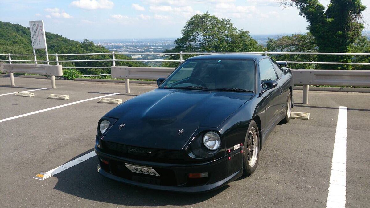 z80sx's tweet photo. 180sxのs30Z顔面キット売ります。
恐らくs13にも装着可能です！

ボンネット、フェンダー左右
フロントバンパー、ライトユニット左右
軽く足つけペーパーかけて保管してました。
取っておくつもりでしたが
使う機会もなく金欠なので売ります💸
バラ売りはしません。
顔面キットで20万でお願いします。 https://t.co/uGzbb5WhlC
