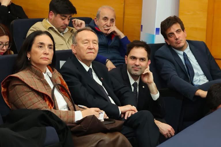 oyarcejoseph's tweet photo. Rumbo a los 40 años de @rnchile, trabajando por la unidad, los liderazgos y el compromiso 🇨🇱.Agradecido de compartir esta jornada junto a nuestra Secretaria General @katymartorell, la Presidenta @a_balladaresl, el Ministro @jgarciaruminot y el diputado @Diego_Schalper. 💪👏 https://t.co/En6rsrG6wM