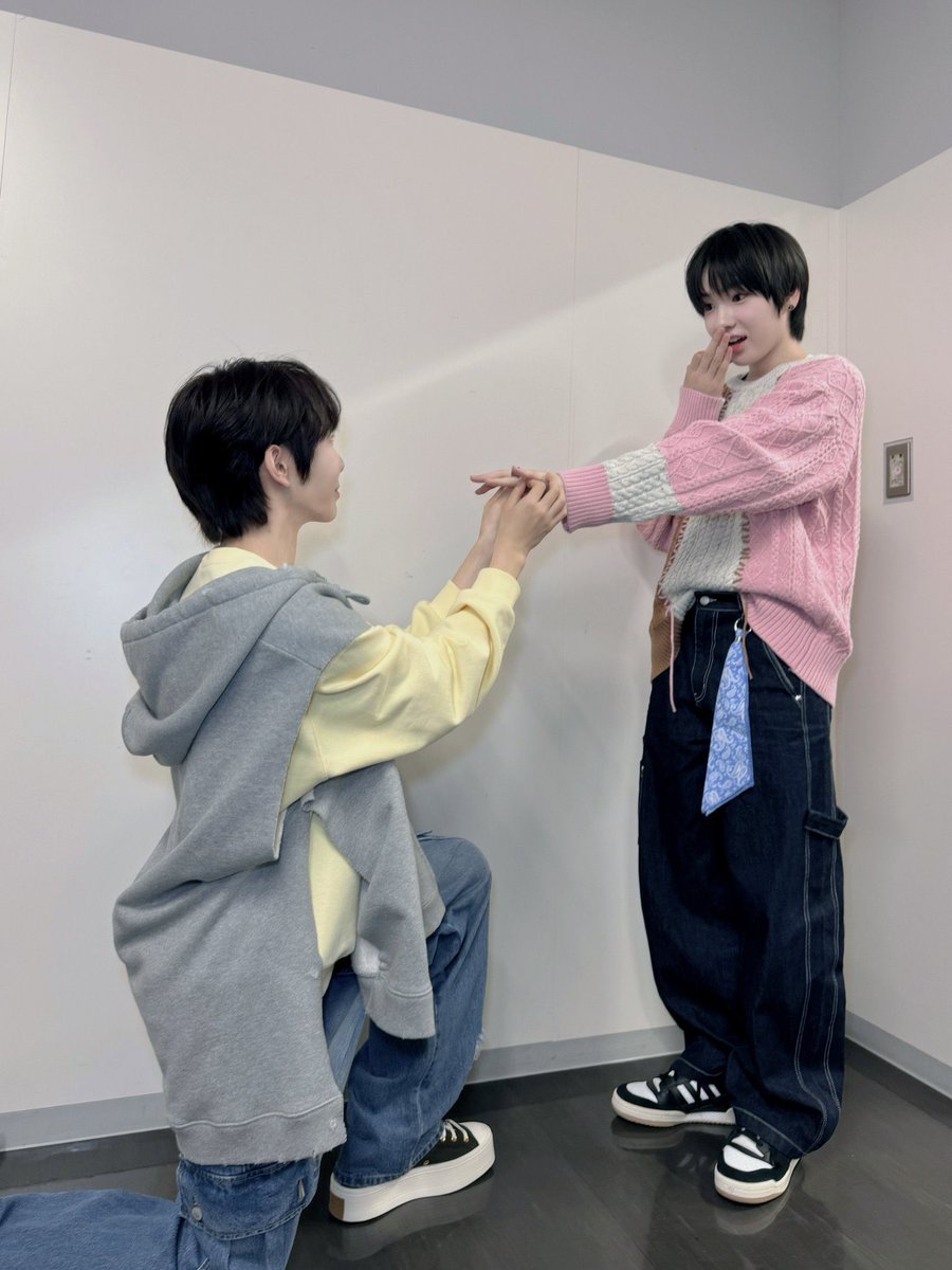 ri_kuku_28's tweet photo. 귀여운거 하는 샄료 모음zip https://t.co/p35Z7k2XL7