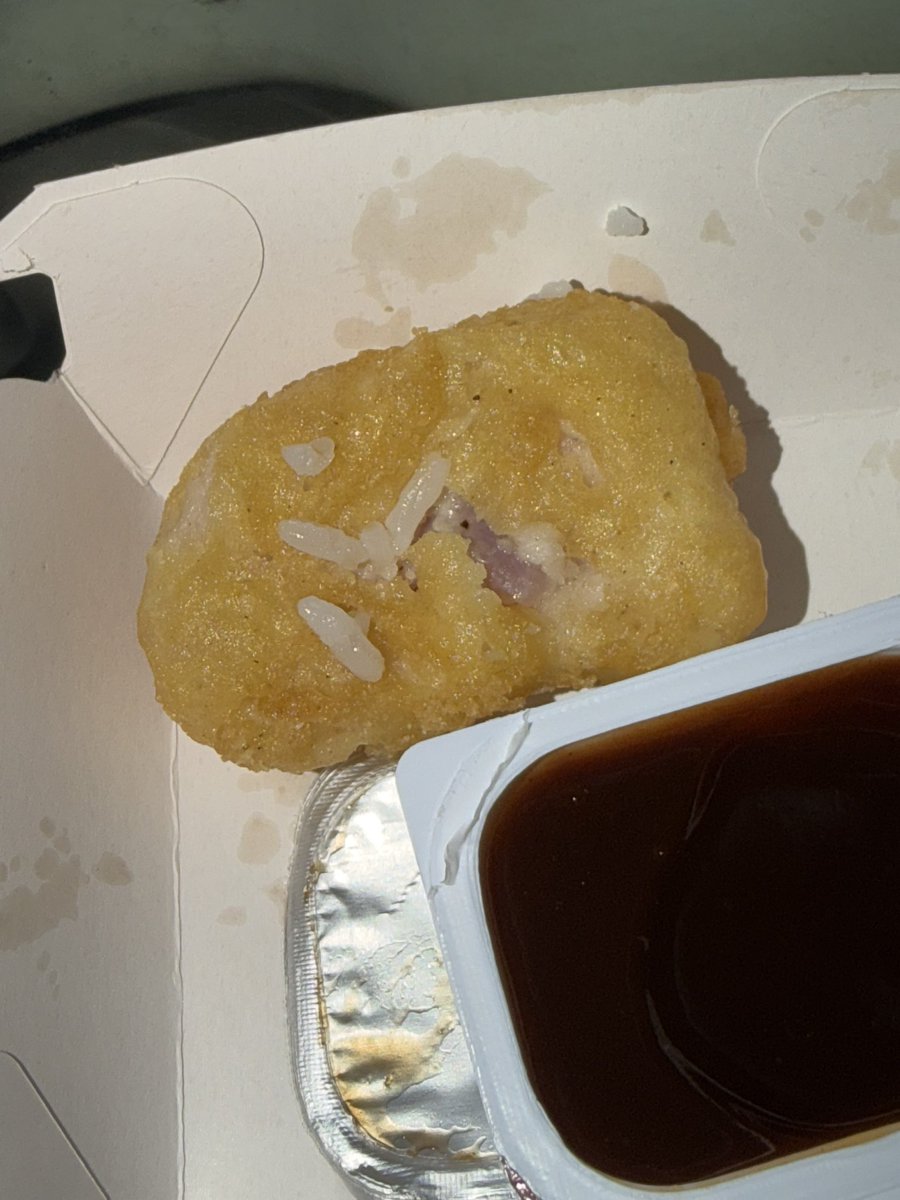 sg_wtmlworld's tweet photo. @McDo_PH ordered nuggets and still raw inside! after 1 year nag order ako ulit sa gen luna na branch cause lagi palpak and again, palpak padin. also ordered the choco lava puff? grabe yung oil https://t.co/YSqRerJGtI