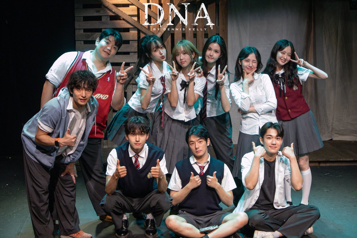 onda_theater's tweet photo. 연극 <DNA>
둘공 페어 사진 공개📸

"넌 한 사람이야, 아니면 나머지 모두야? 뭐가 더 중요해?"

#선율 #오은진 #곽한나 #박여진 #정도현 #이재홍 #김창현 #강동호 #배서진 #김주아 

-
2026.08.04 – 08.09
나온씨어터

#연극 #DNA #극단온다 https://t.co/JUfRwcMmaD