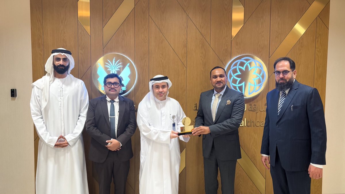 SHA_GOV's tweet photo. استقبل سعادة الدكتور عبدالعزيز المهيري، رئيس هيئة الشارقة الصحية، وفداً من مستشفى زليخة برئاسة السيد طاهر شمس المدير العام، وضم كلاً من السيد وليد العامري مدير إدارة العلاقات الحكومية والشركات، والسيد سراج ماستر نائب الرئيس الأول، والدكتور أنيرودا لاهيري المدير الأول للإدارة. https://t.co/SEzEiPCJya
