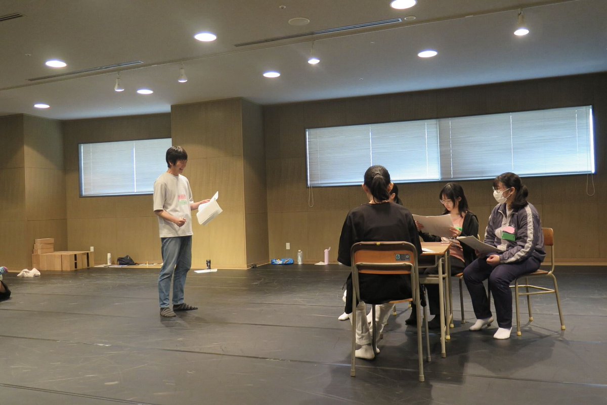 kicpac's tweet photo. #高校生のための演劇塾 #夏期ゼミ 2日目！ 
地域で活躍する表現者 #守田慎之介 #飯野智子 #門司智美  #山口大器 #今村貴子 の講師の皆さんとともに、高校生たちがアイデアを出し合いながら、作品創作に奮闘中✨ https://t.co/xLbamLRMEz