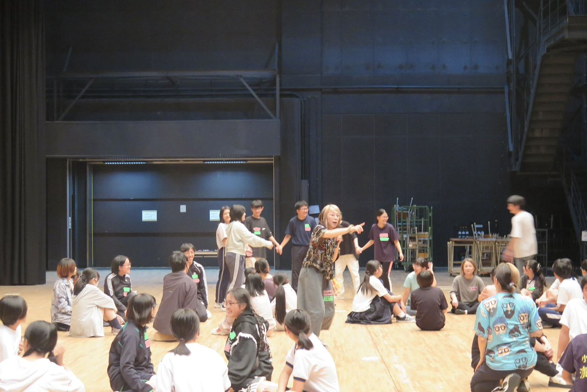 kicpac's tweet photo. #高校生のための演劇塾 #夏期ゼミ 2日目！ 
地域で活躍する表現者 #守田慎之介 #飯野智子 #門司智美  #山口大器 #今村貴子 の講師の皆さんとともに、高校生たちがアイデアを出し合いながら、作品創作に奮闘中✨ https://t.co/xLbamLRMEz