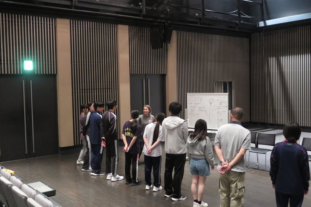 kicpac's tweet photo. #高校生のための演劇塾 #夏期ゼミ 2日目！ 
地域で活躍する表現者 #守田慎之介 #飯野智子 #門司智美  #山口大器 #今村貴子 の講師の皆さんとともに、高校生たちがアイデアを出し合いながら、作品創作に奮闘中✨ https://t.co/xLbamLRMEz
