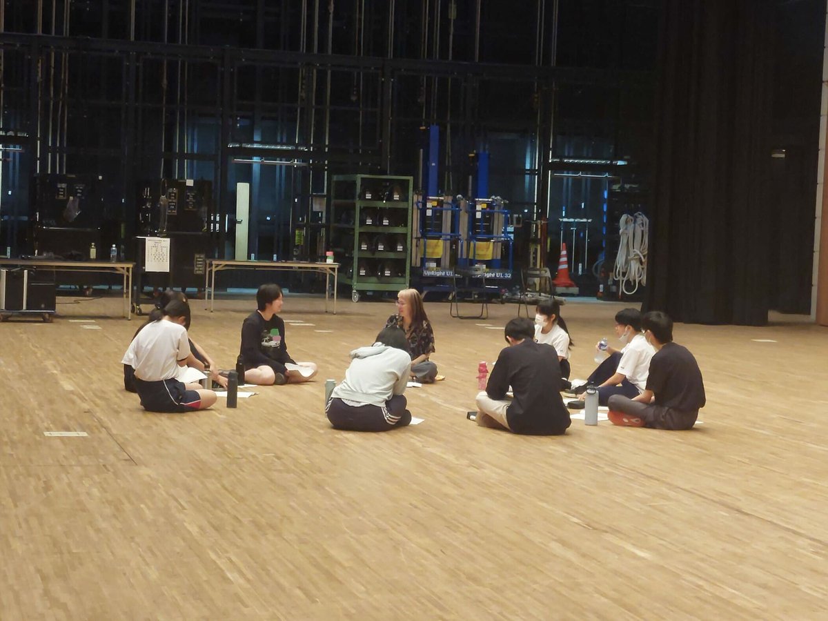 kicpac's tweet photo. #高校生のための演劇塾 #夏期ゼミ 2日目！
大ホール、小劇場、客席、稽古場、ホワイエ…北九州芸術劇場の様々な場所が舞台に！
メンバーも場所もそれぞれの色を生かしながら作品づくりが進行中です！ https://t.co/J5NGwvpGx0