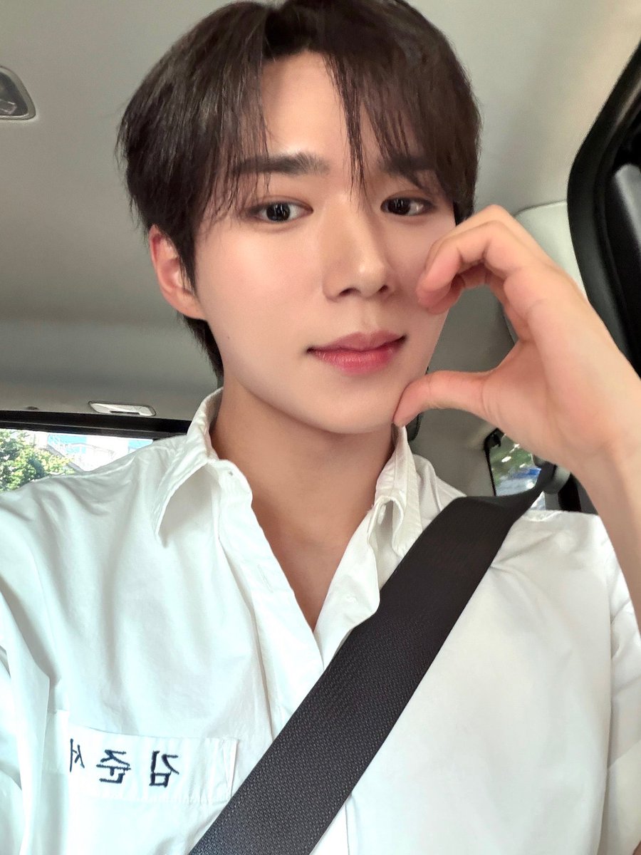 lovejjunseo's tweet photo. 뽀뽀오백번해줄거야ㅜㅜㅜ https://t.co/5zXnCVSajJ